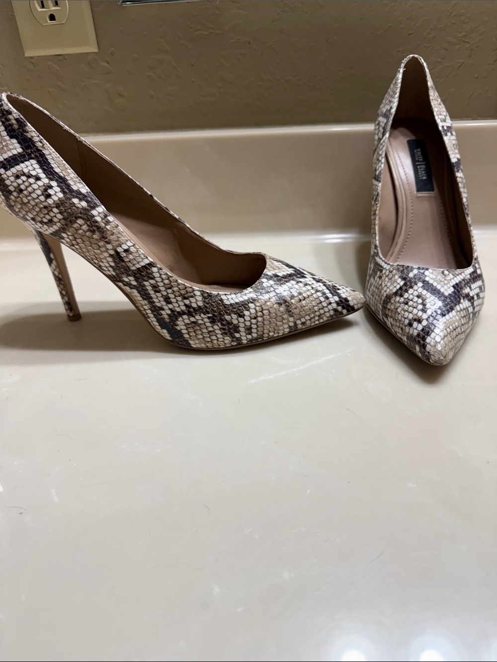 Snake-Print Stiletto Pumps - Beige/Taupe White House Black Market sz 8